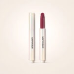 لیپ پلامپر شیگلم Pout-Perfect Shine با بسته‌بندی استیکی سفید صدفی در حالت باز و بسته