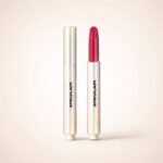 نمای لیپ پلامپر شیگلم مدل Pout-Perfect Shine با بسته‌بندی استیکی و جلوه براق محصول