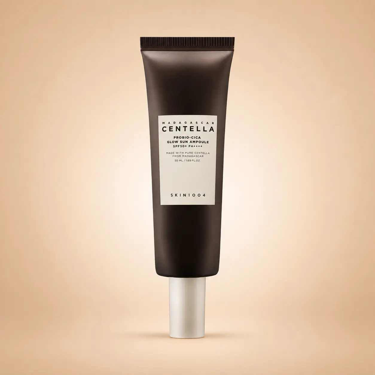 آمپول ضد آفتاب SKIN1004 Madagascar Centella Probio-Cica Glow Sun Ampoule آمپول ضد آفتاب پروبیو سیکا سنتلا اسکین 1004 با بستهبندی سفید و سبز
