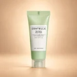 تصویر چهار محصول پک مسافرتی SKIN1004 Madagascar Centella Tea-Trica شامل آمپول، فوم شستشو، کرم B5 و تونر روی پس‌زمینه سفید