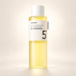 تونر روشن کننده نامبوزین شماره 5 numbuzin No.5 Vitamin Boosting Essential Toner با بطری زرد رنگ