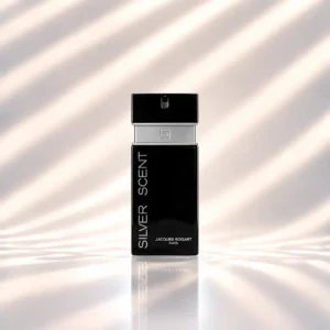 بطری مشکی عطر بوگارت سیلور سنت مردانه Jacques Bogart Silver Scent با قسمت نقره‌ای و نوشته عمودی روی شیشه